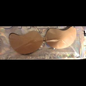 2 Sticky strapless bra/serious push up